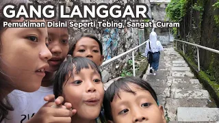 Real walking experience in Jakarta's steep settlements | Berjalan di pemukiman terjal Jakarta