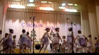 Детская танцевальная группа.