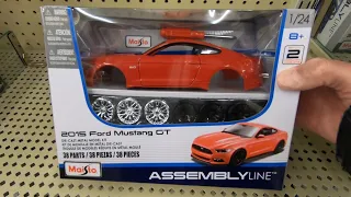 MAISTO ASSEMBLY LINE 2015 FORD MUSTANG GT 1/24 DIECAST MODEL CAR CLOSE UP LOOK