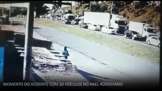 Vídeo da Record TV Minas mostra acidente envolvendo 20 veículos no Anel Rodoviário