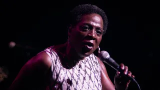 Sharon Jones & the Dap-Kings - Get Up And Get Out (Live at the Apollo)