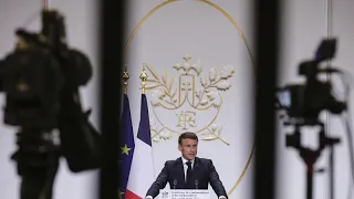 Macron: "L'Ambasciatore francese resta in Niger. La Francia è dalla parte giusta della storia"