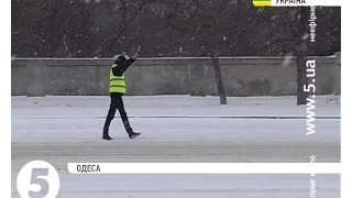 Одесу засипало снігом: аеропорт та морський порт закрито