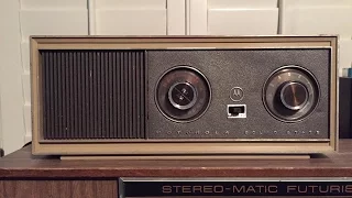 Vintage 1967 Motorola Solid State AM/FM Table Radio