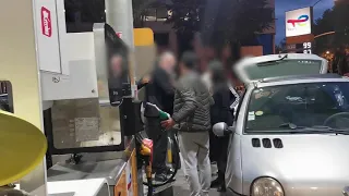 Des automobilistes en quête de carburant se disputent dans une station-service d'Issy-les-Moulineaux