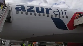 Выходим из самолёта Azur Air боенг 767-300 аэропорт внуково Москва