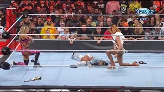 Becky Lynch & Carmella atacan a Bianca Belair antes de SummerSlam - WWE Raw Español: 18/07/2022