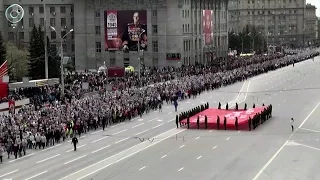 Сотни тысяч людей вышли на улицы Новосибирска в День Победы