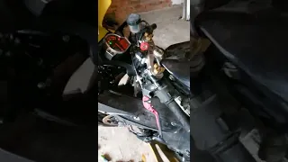 Honda  cbr 1000rr  2008.не заводиться. проблемы. не горит свет. горит дальий свети оба поворотника.