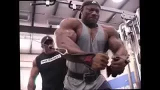 Тренируется Dexter Jackson