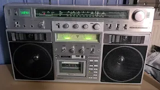 Toshiba Bombeat RT-S90 Boombox Ghetto Blaster