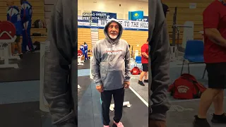 Дедушка из Казахской деревни в 75 лет поехал в Америку и стал Чемпионом мира по пауэрлифтингу