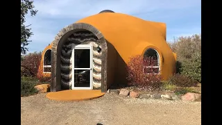 Step inside this artist's monolithic dome home she created in Yorkton, Saskatchewan