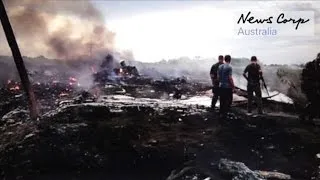 MH17-Video zeigt Separatisten in rauchenden Trümmern