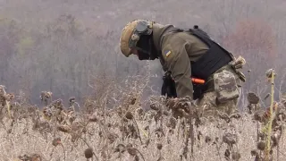 Розтяжки, мінні поля та вистрибуючі міни: що знаходять сапери в Козачій Лопані