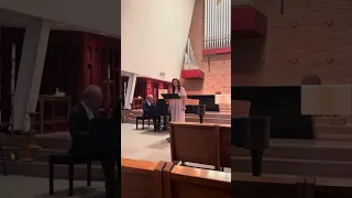 Mia sings Una Donna a Quindici Anni by Mozart