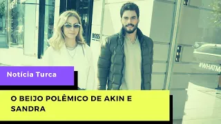 O beijo polêmico de Akin Akınözü e Sandra Pestemalciyan