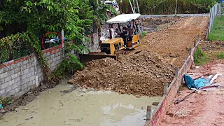 Starting New Project Operator Skills Dump Trucks Trucks Unloading & Bulldozer Pushing Soil Fill Land