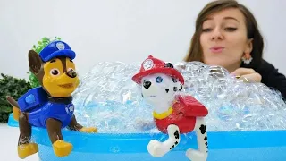 Patrulla de cachorros divirtiéndose en la piscina. Videos de Paw Patrol en la Guardería Infantil