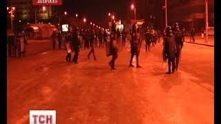 Міліціянти разом з озброєними молодиками боронили облдержадміністрації