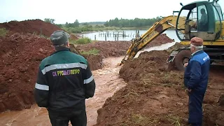 Спуск Заякинского пруда через обводной канал (август 2019)