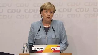 Merkel kündigt Gespräche mit FDP, Grünen und SPD an