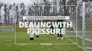 Dealing with body pressure in the small box. Goalkeepers Lechia Gdańsk, 3.04.2024