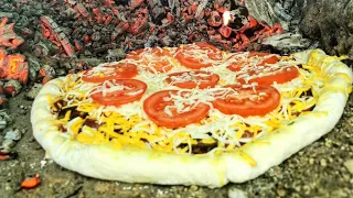 Пицца с грибами в лесной печи на дровах. | Pizza with mushrooms in a wood-fired forest oven.