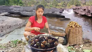 Yummy Cooking Spicy River Snails and Eating for adventure food in the forest @lisaCooking2