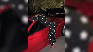 Kylie Jenner sorprende a su madre con un Ferrari