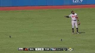 BAL@TOR: Jones offers pigeons seeds in the outfield