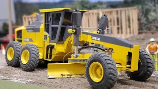 Grading Road With This Amazing Custom Homemade RC Motor Grader In 1:16 Scale | Very Realistic!
