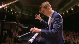 Víkingur Ólafsson plays Grieg´s Piano Concerto in A minor, Op. 16. (2022)