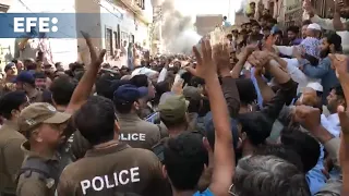 Multidão ataca várias famílias cristãs no Paquistão por suposta blasfêmia