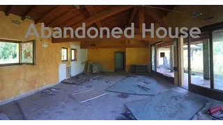 Exploring Abandoned House in Italy