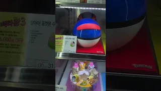Great Ball ice cream spotted at Baskin Robbins today #pokemon  #pokémon #추천 #포켓몬 #korea #seoul