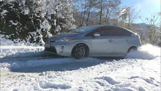 Prius30 snow drift