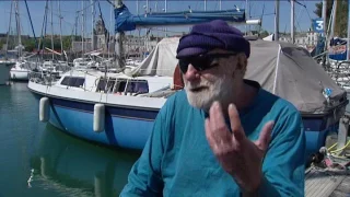 Un résident vit sur un bateau dans le port de La Rochelle depuis 30 ans