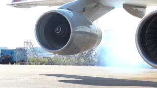 Engine start Rolls-Royce RB211 with a lot of smoke...