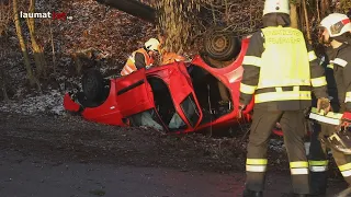 Autoüberschlag in Wolfsegg am Hausruck fordert zwei Leichtverletzte