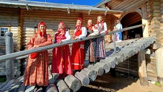 "ОЙ, КУМА ТЫ, КУМУШКА"... (Фото Ольги Репищной (Архангельск) - Ансамбль "Хмель")