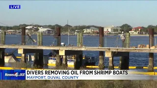 Divers removing oil from shrimp boats