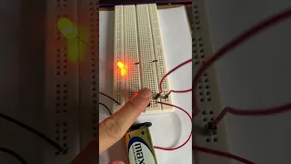 Circuito básico con botón para encendido de un LED en Protoboard