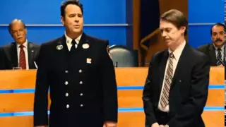 Los declaro marido y Larry escena del jefe de bomberos