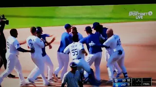 Max muncy walk off hit vs Padres