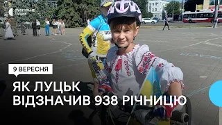 Велопробіг у вишиванках і "жива" мапа України: як Луцьк відзначив 938 річницю