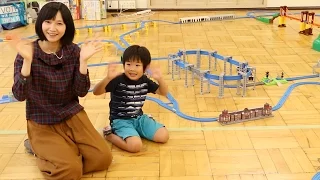 がっちゃんとプラレールで遊んだよ　Playing Plarail with Gacchan!