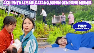 AKHIRNYA LEMARI DIATANRKAN KE DESA DAN LANGSUNG DIPASANG, SUNIN PERTAMA KALI GENDONG MEIMEI