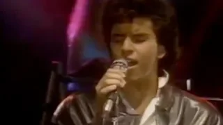 Glenn Medeiros - Lonely Won't Leave Me Alone (Official Music Video)