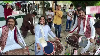 پنجابی بھنگڑا ڈھول بجا کر دھوم مچا دی ایک بار ویڈیو پوری دیکھیں میرا چینل سبسکرائب کریں 03038679477